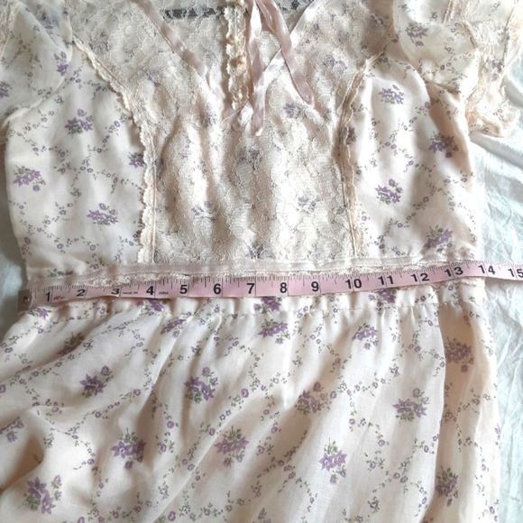 Vintage 1970's Cream and purple Floral Print Maxi Dress, High Neck Lace Floral - Picture 8 of 12